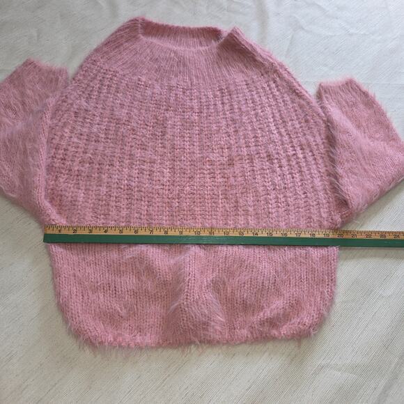 BluIvy Young Contemporary pink soft furry sweater with 3/4 sleeves Woman's sz. M - Picture 6 of 7